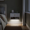 SoBuy FBT176-E-W, Nástěnný noční stolek s LED světlem a zásuvkou, 40 × 30 × 26 cm, bílý